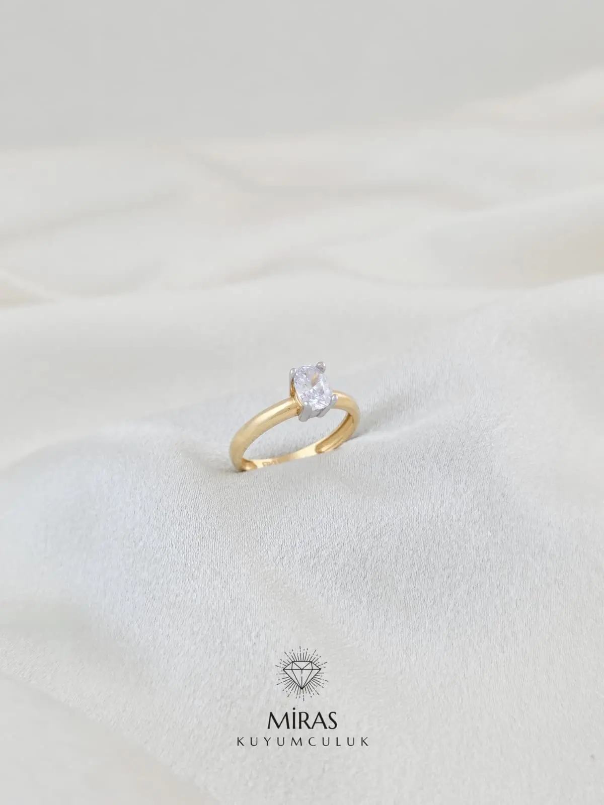 14 Ayar Altın - Oval Tektaş Yüzük - 14YZK723