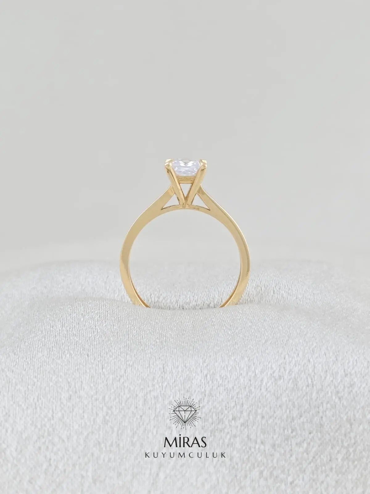 14 Ayar Altın - Prenses Kesim Tektaş Yüzük 14YZK751