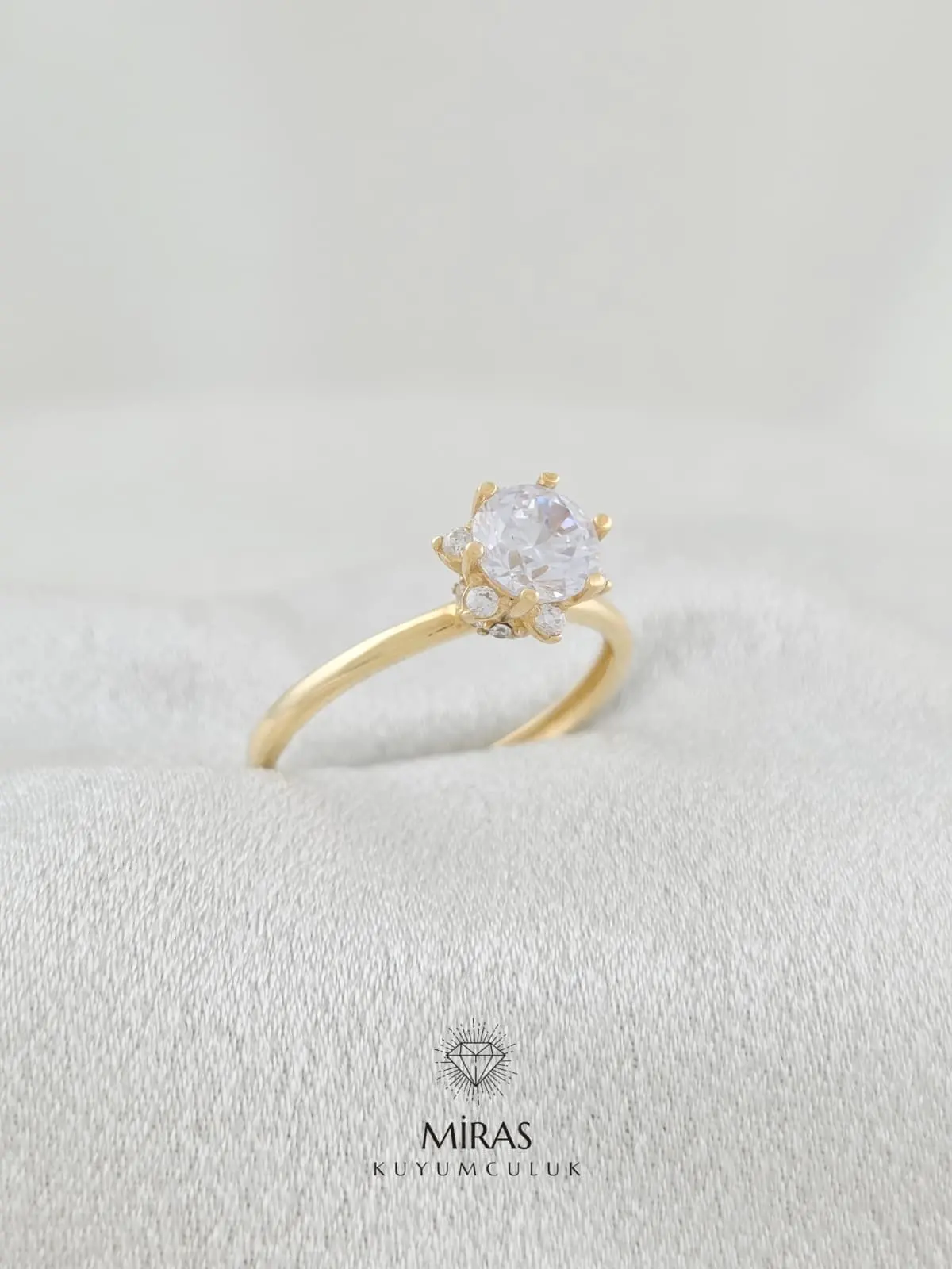 14 Ayar Altın - Lotus Tektaş Yüzük 14YZK859