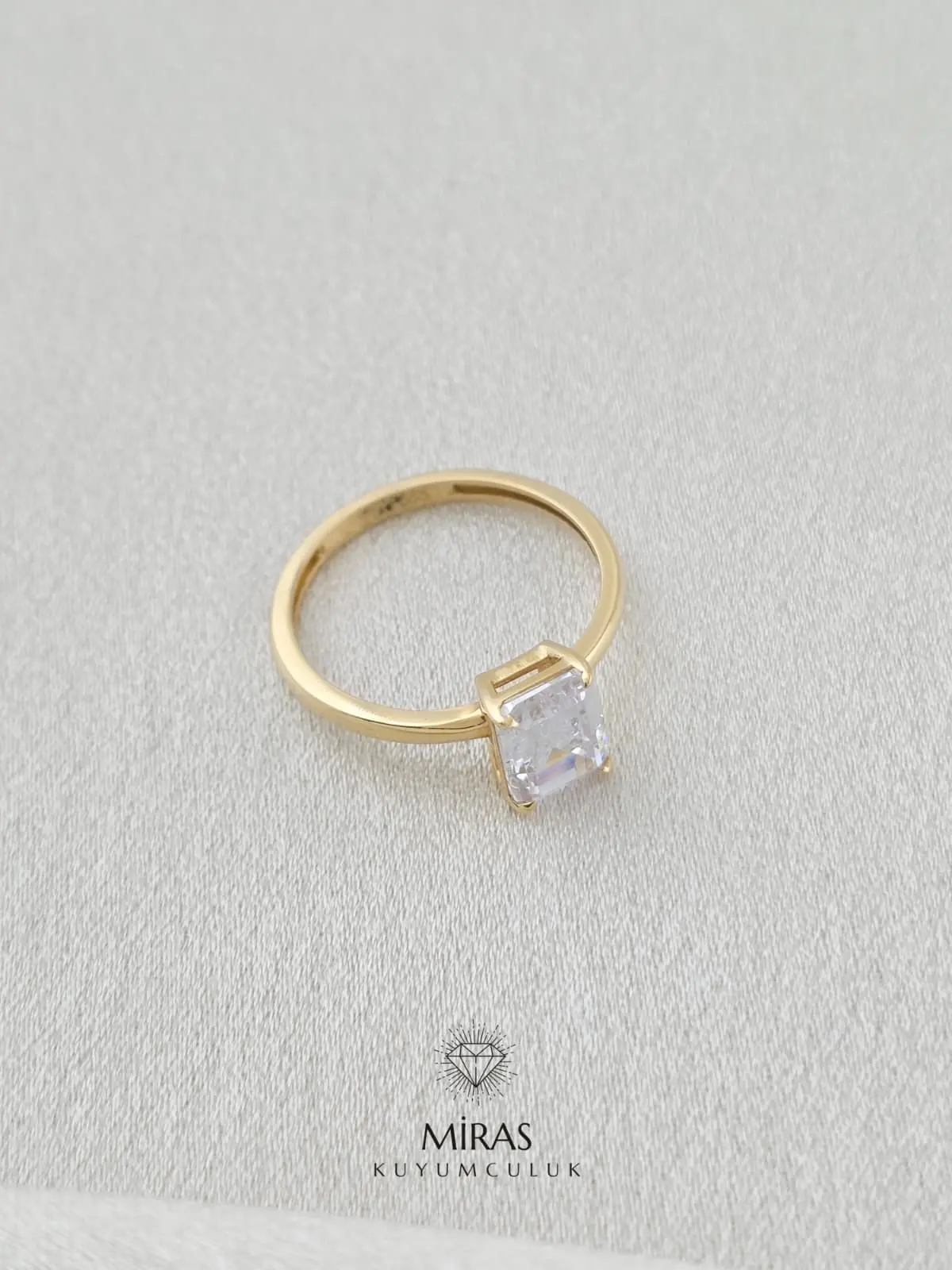 14 Ayar Altın - Baget 1.0 ct efektli Tektaş Yüzük - K14YZK197