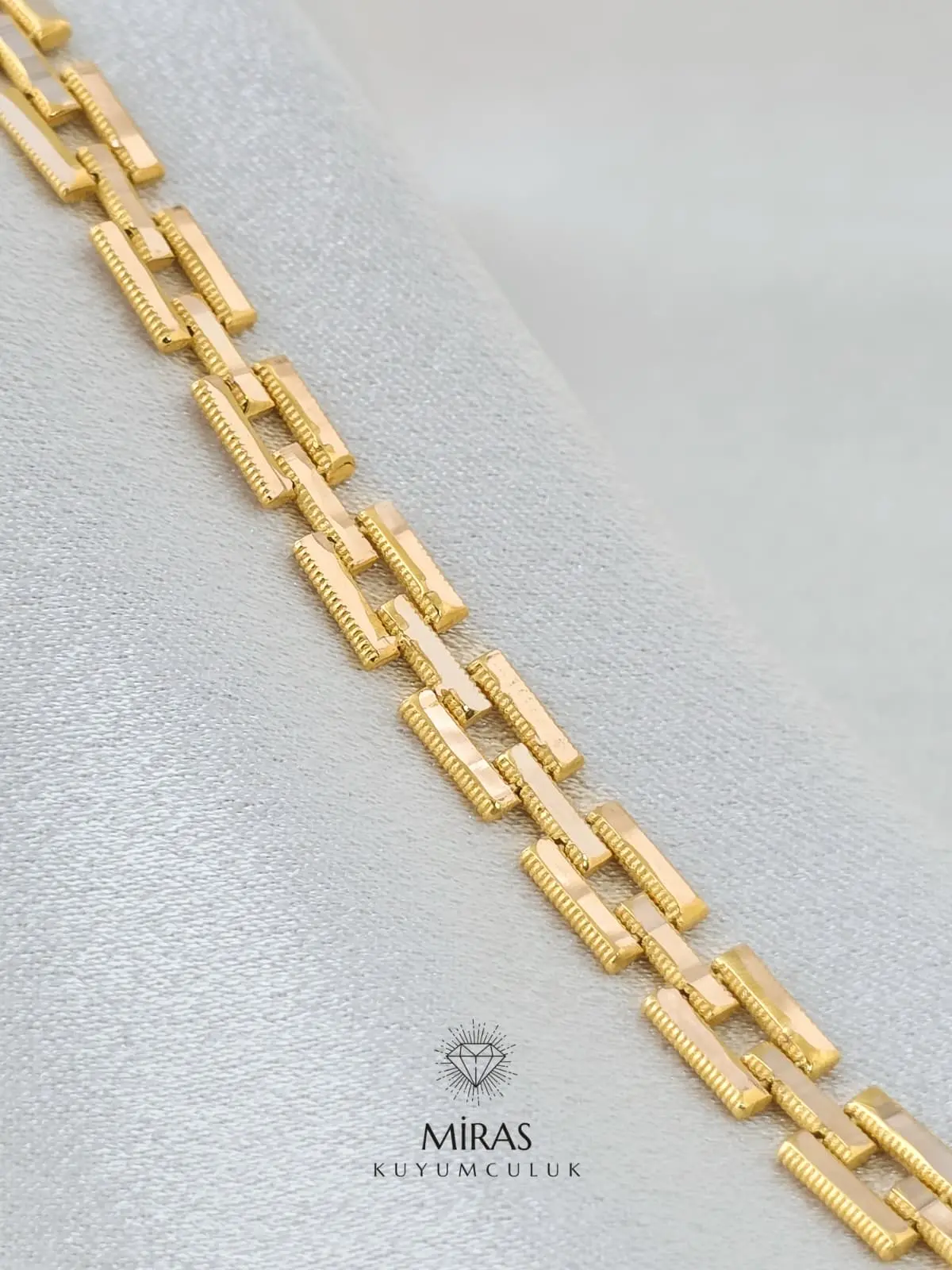 14 Ayar Altın - Taşsız Ajda Detaylı Bileklik 22 Ayar Görünümlü - 14BLK992
