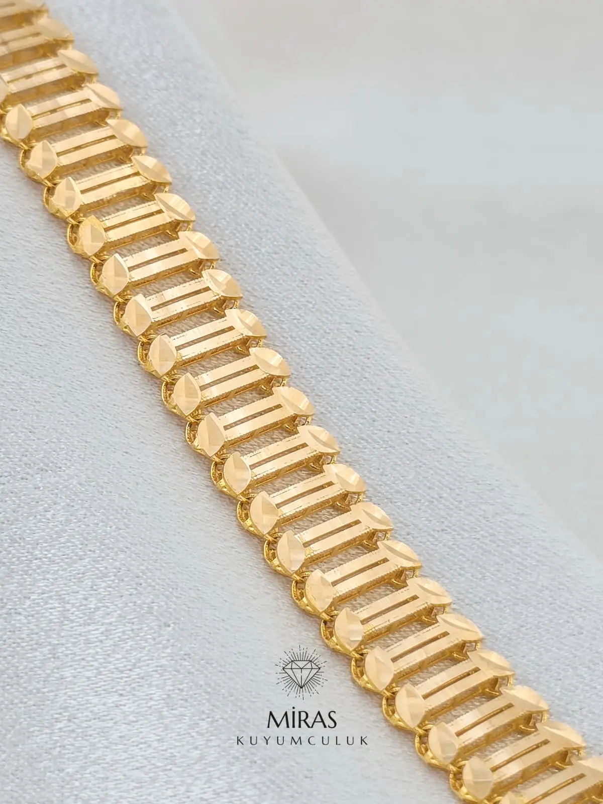 14 Ayar Altın - Taşsız Pullu Ajda Sarı Altın Bileklik - 14BLK883