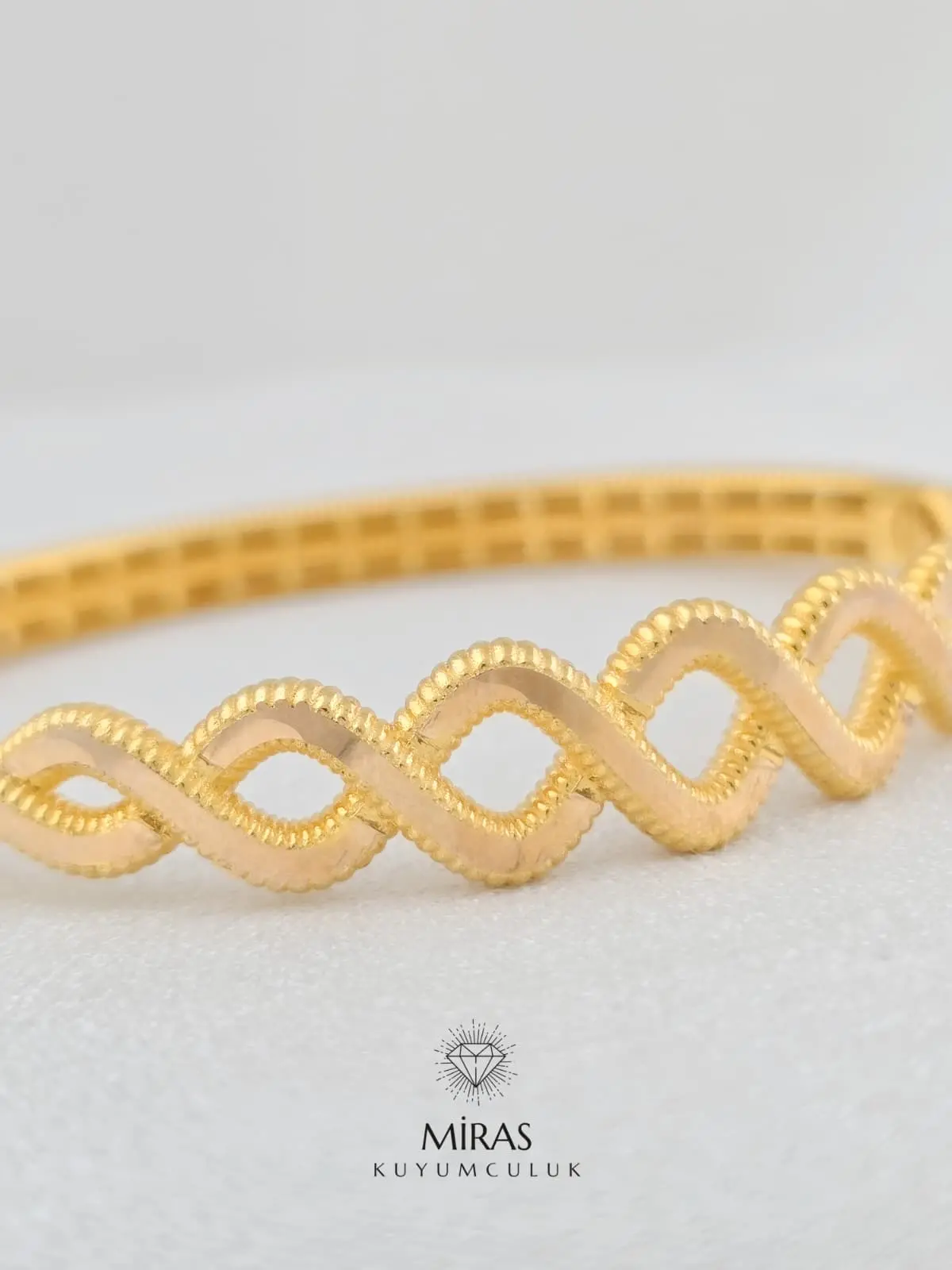 8 Ayar Altın - Ajda Burgu Kelepçe - K8KLP1