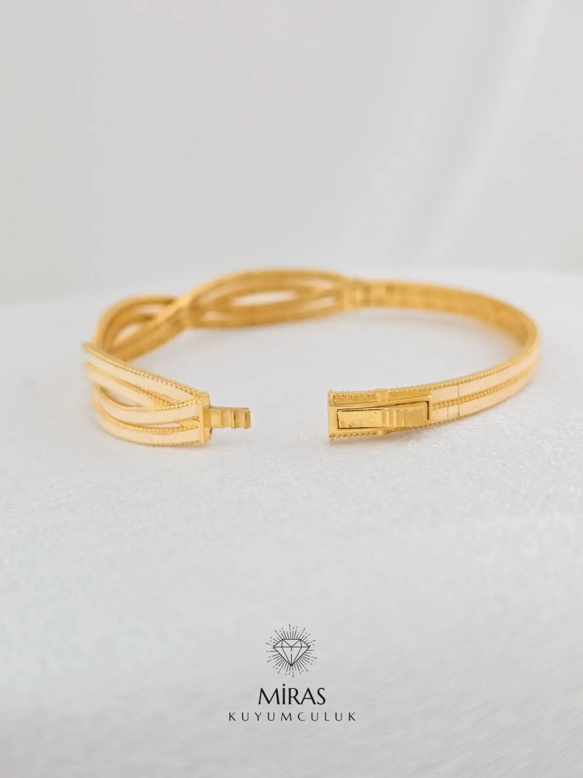 14 Ayar Altın - Dört Sıralı Sarmal Ajda Kelepçe - 14KLP264