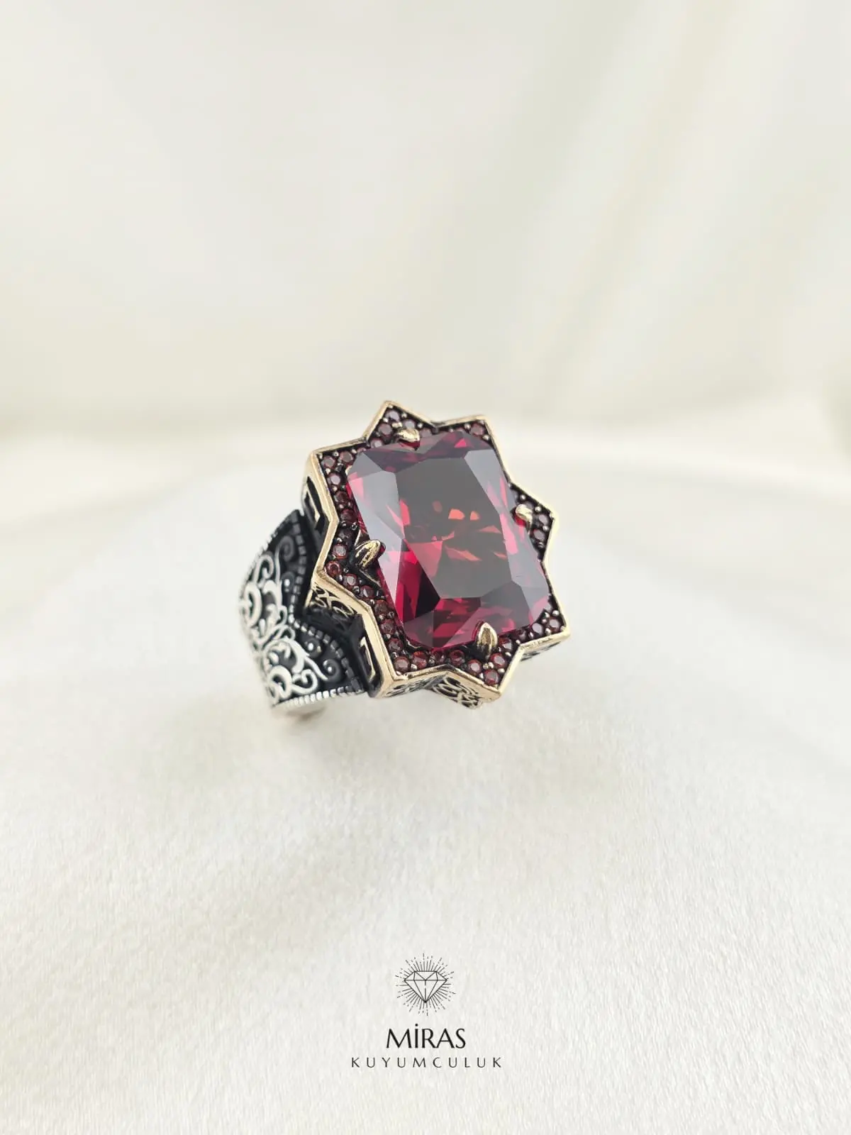 Kırmızı Taşlı Yıldız Motif Erkek Yüzük