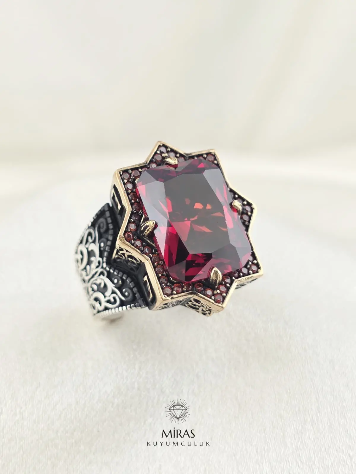 Kırmızı Taşlı Yıldız Motif Erkek Yüzük