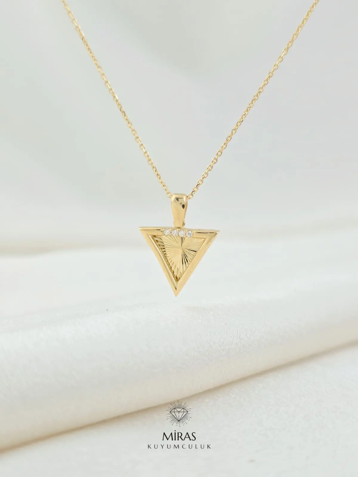 14 Ayar Altın - Lazer Kesim Üçgen Kolye - K14KLY390