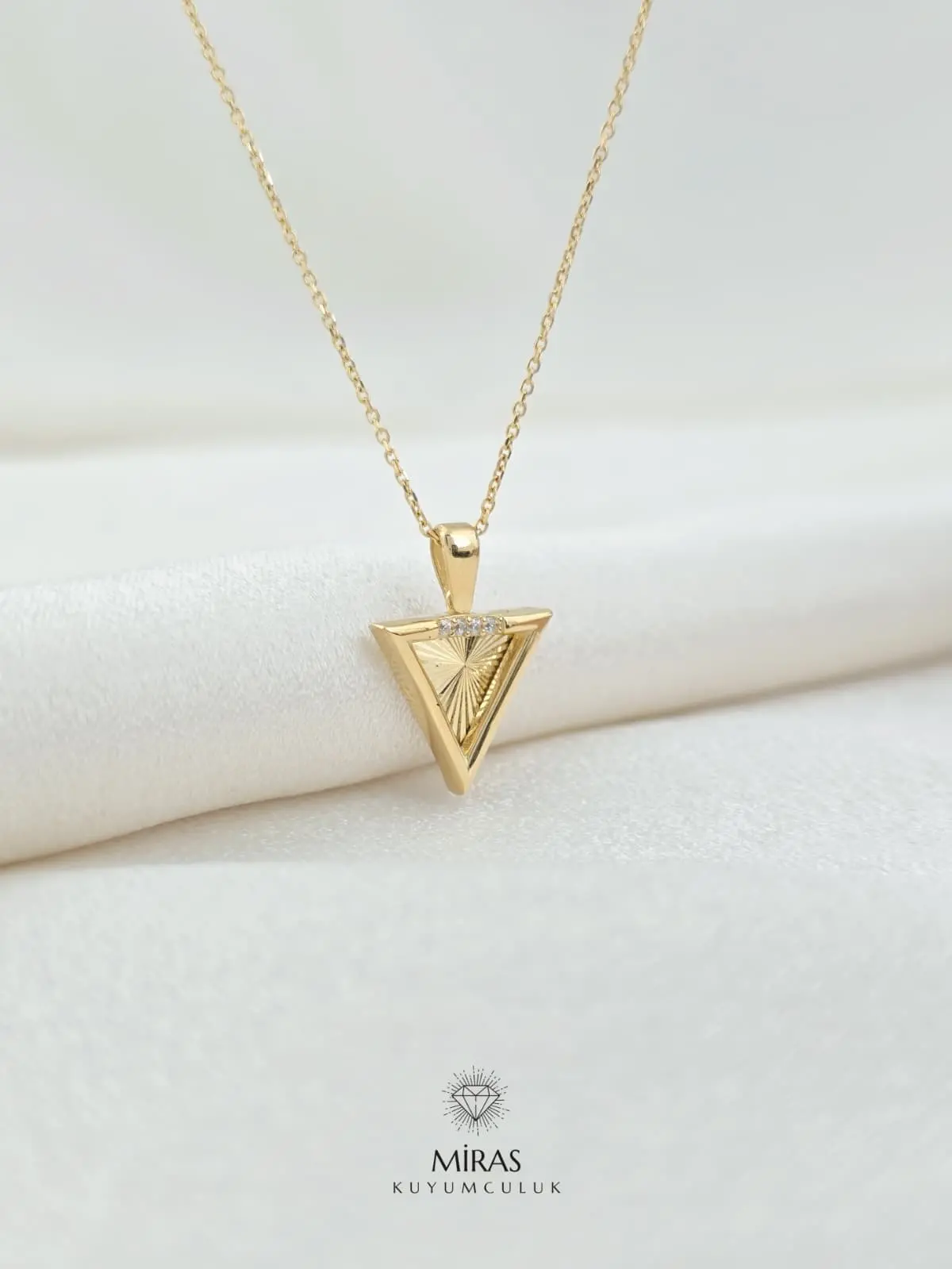 14 Ayar Altın - Lazer Kesim Üçgen Kolye - K14KLY390