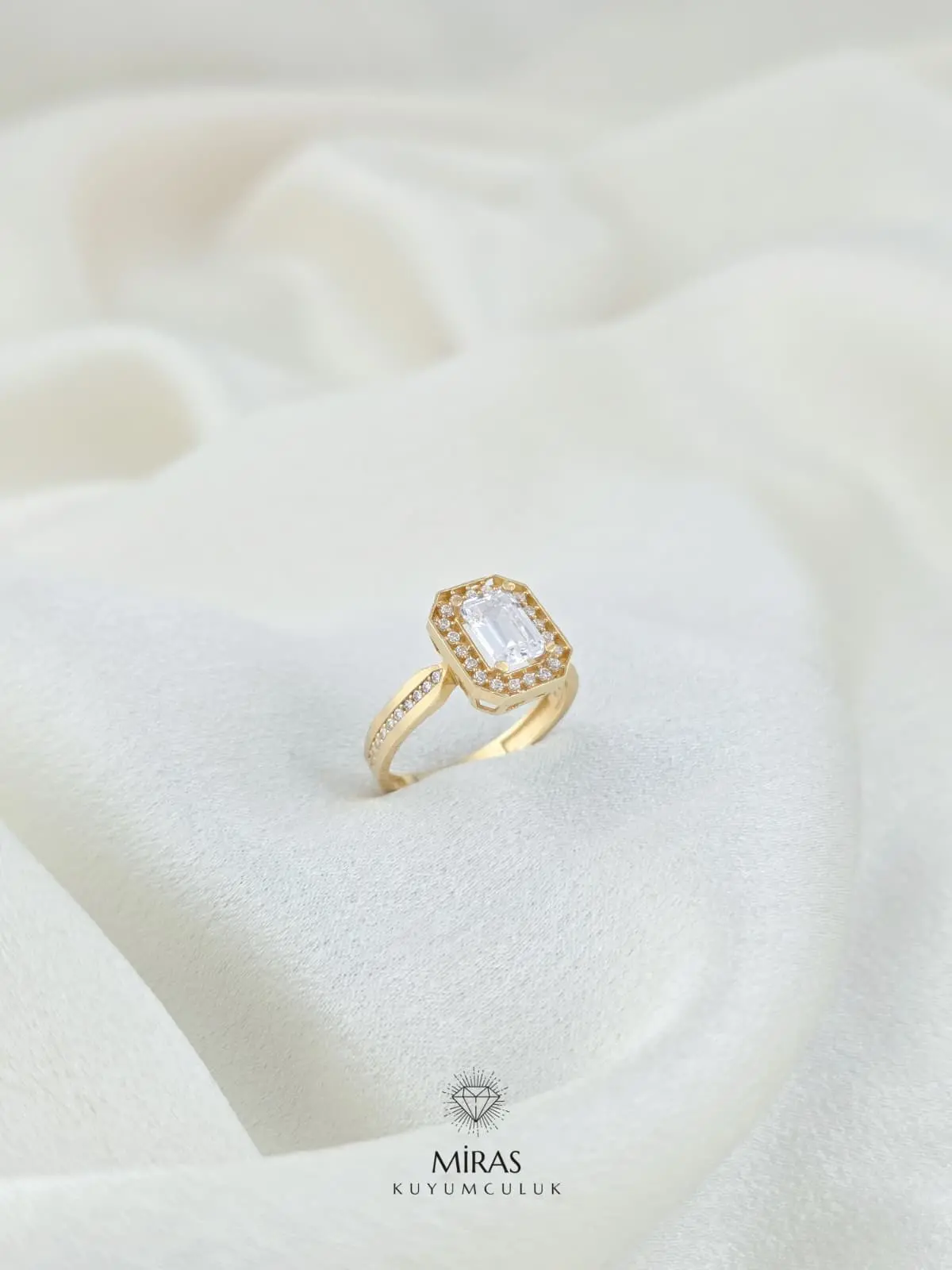 14 Ayar Altın - Kolları Taşlı Baget Yüzük - 14YZK681