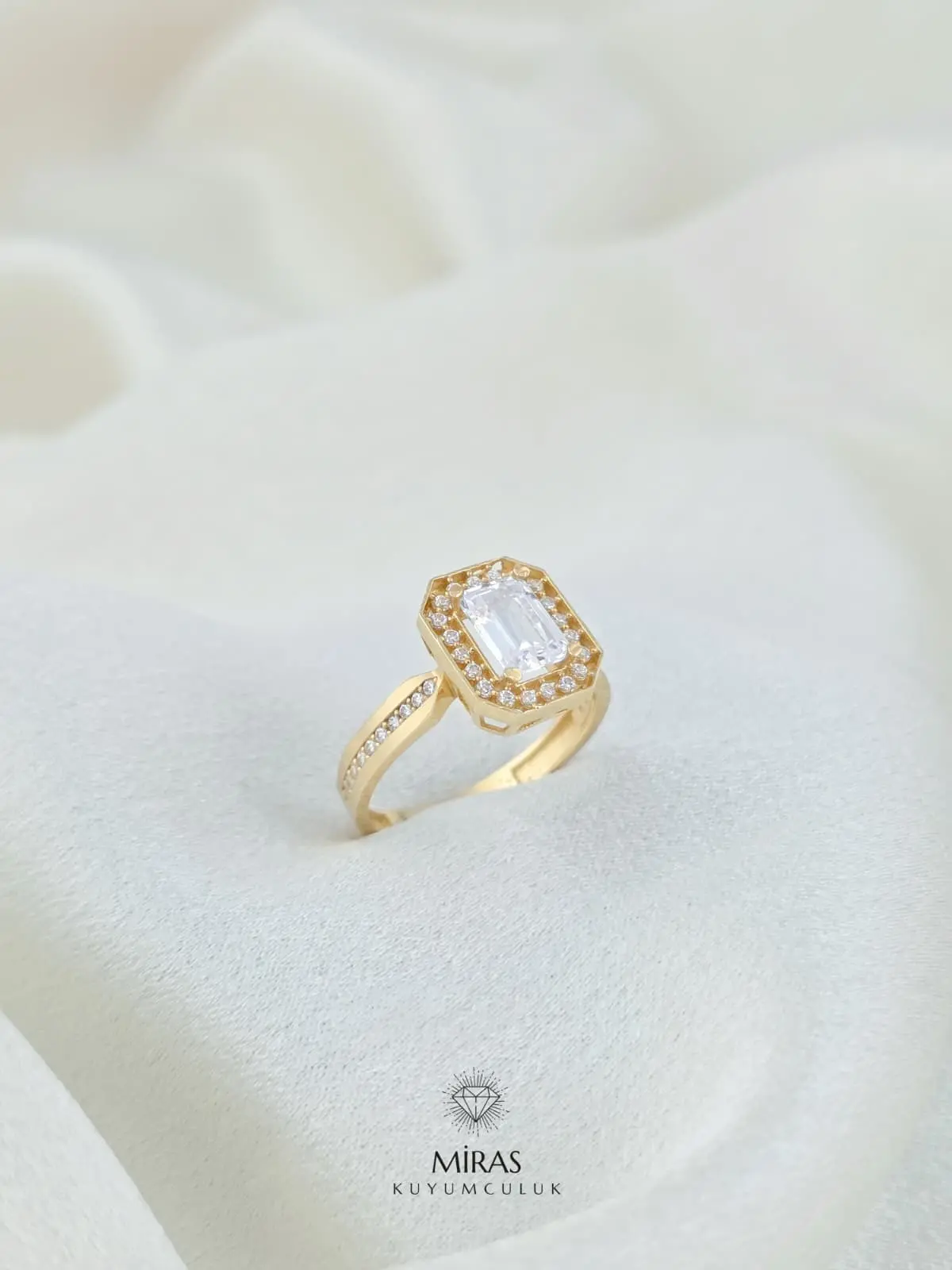 14 Ayar Altın - Kolları Taşlı Baget Yüzük - 14YZK681