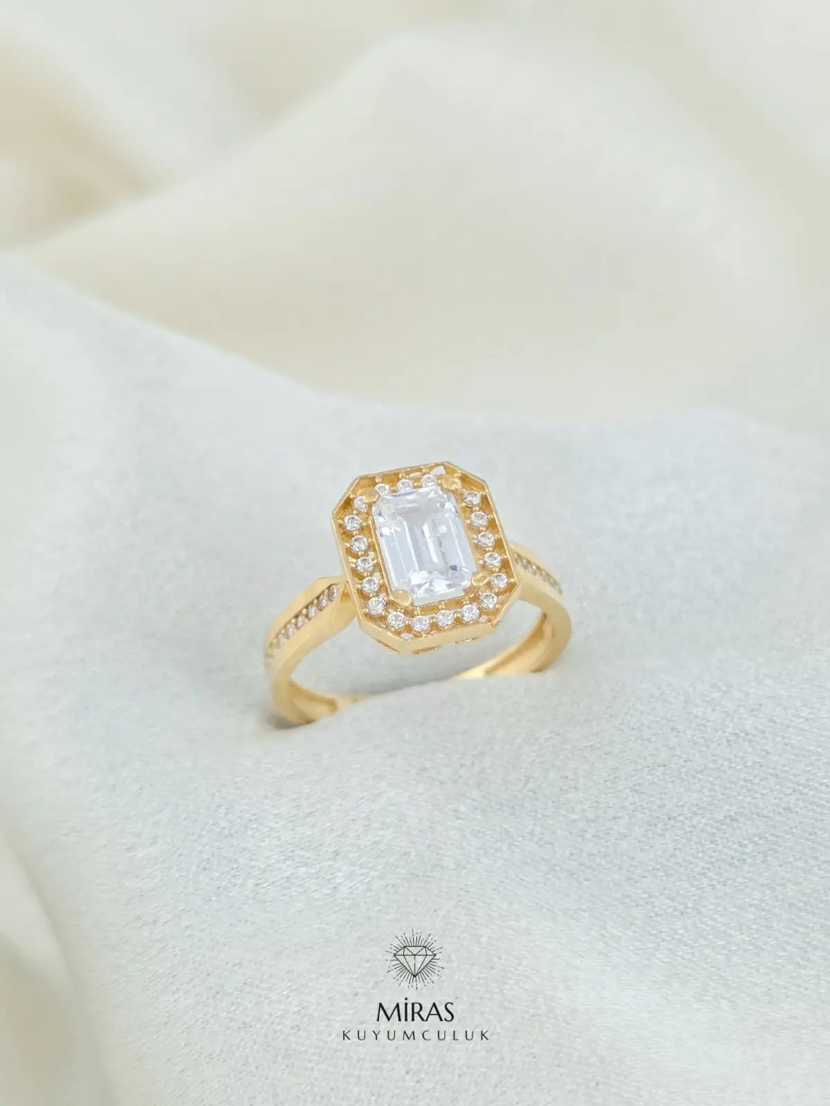 14 Ayar Altın - Kolları Taşlı Baget Yüzük - 14YZK681