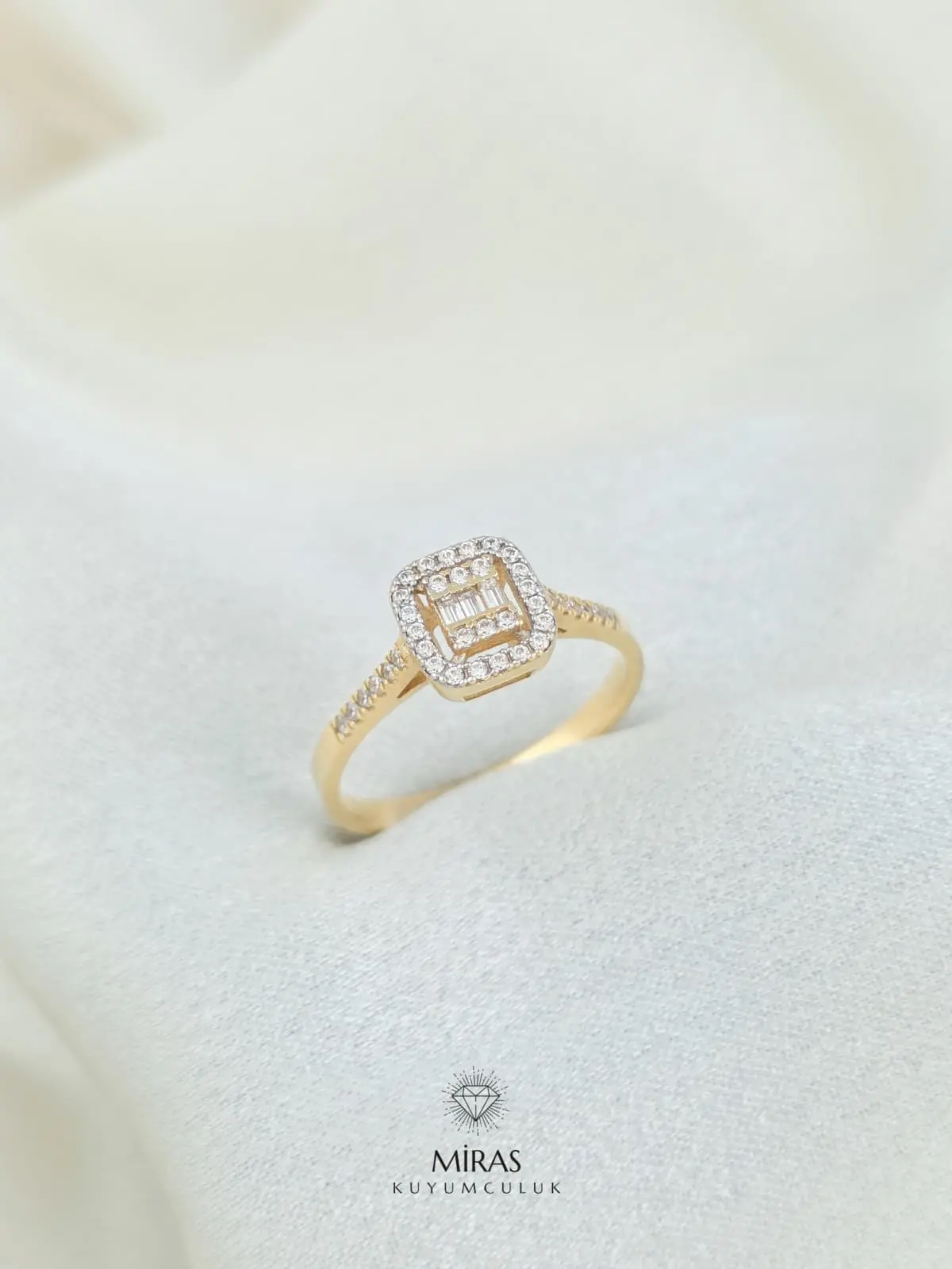 14 Ayar Altın - Kenar Taşlı Baget Yüzük - K14YZK314