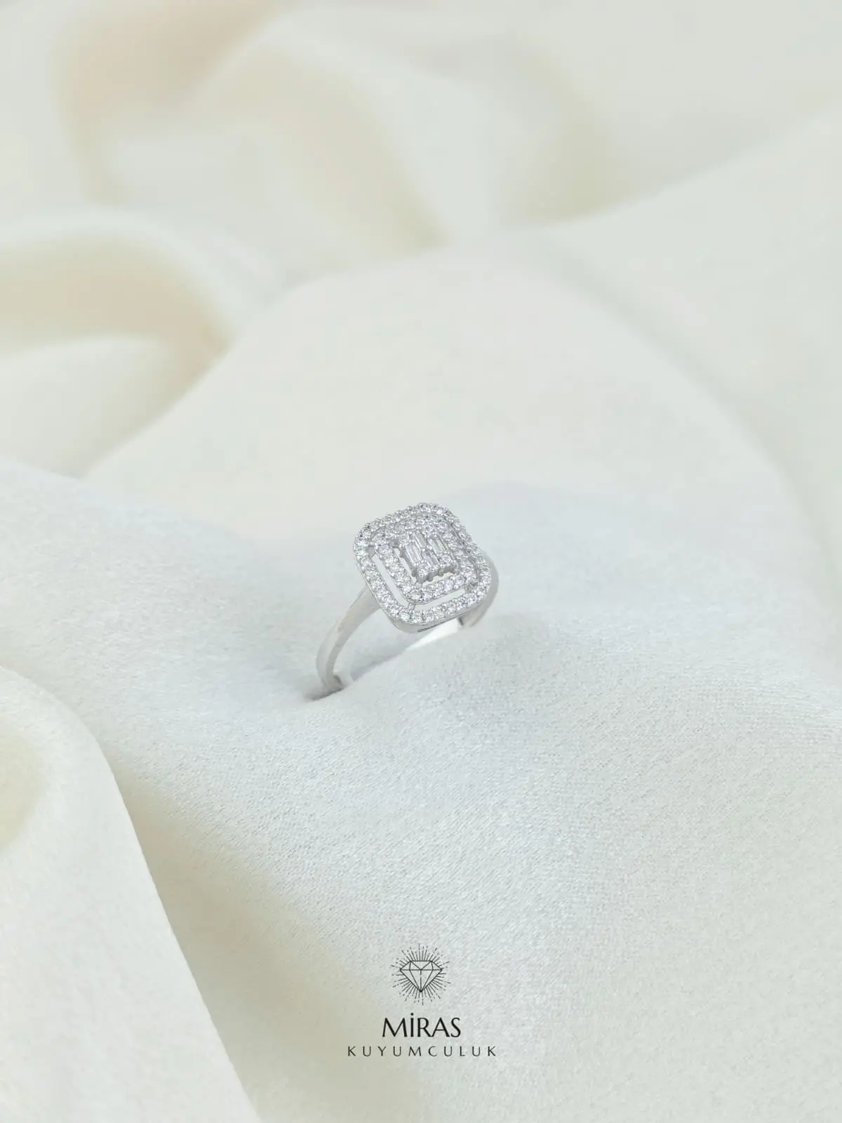 14 Ayar Altın - Piramit Baget Yüzük - K14YZK320