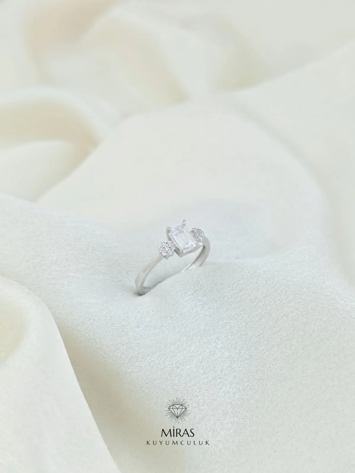 14 Ayar Altın - Zümrüt Kesim Montür Baget Yüzük - 14YZK613