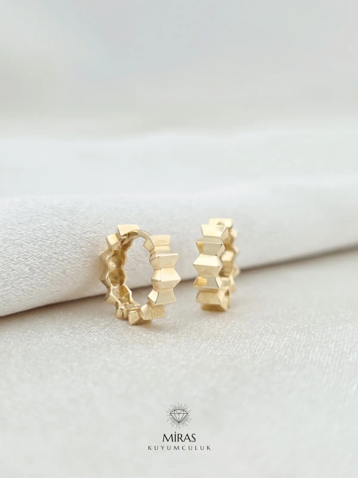 14 Ayar Altın - Geometrik Desenli Halka Küpe - 14KP810