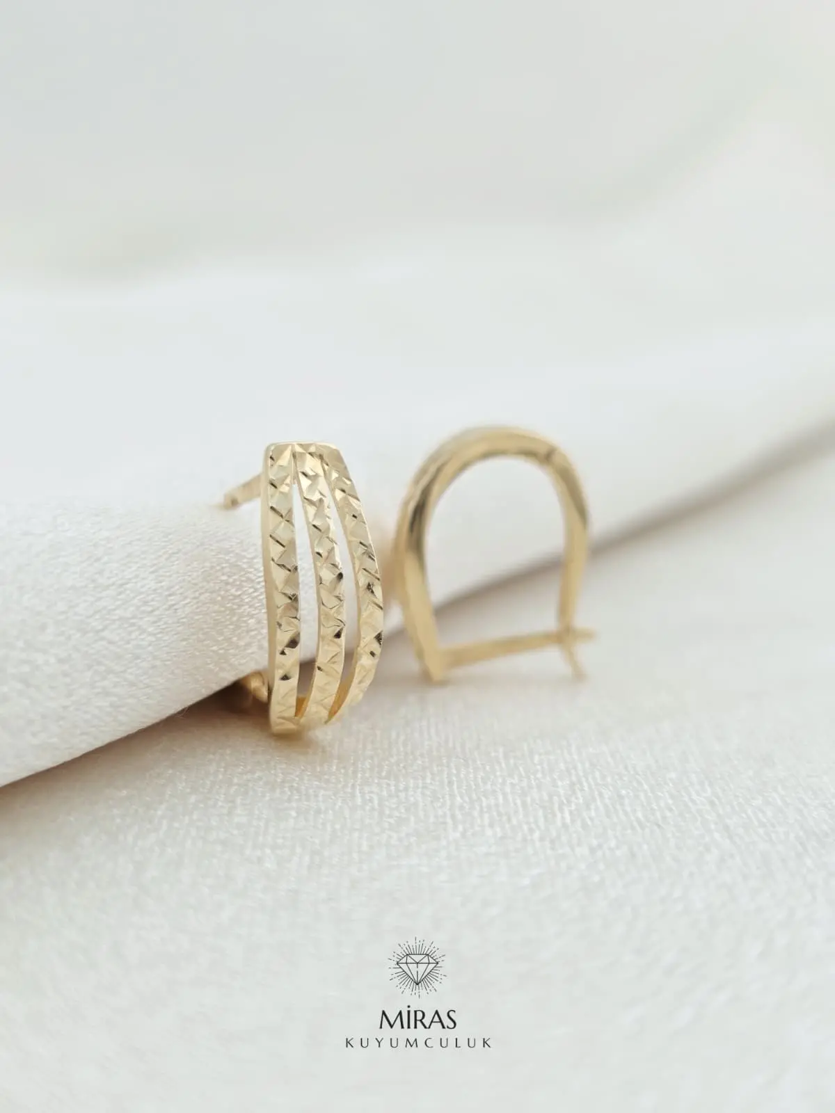 14 Ayar Altın - Lazer Kesim Taşsız J Küpe - 14KP423