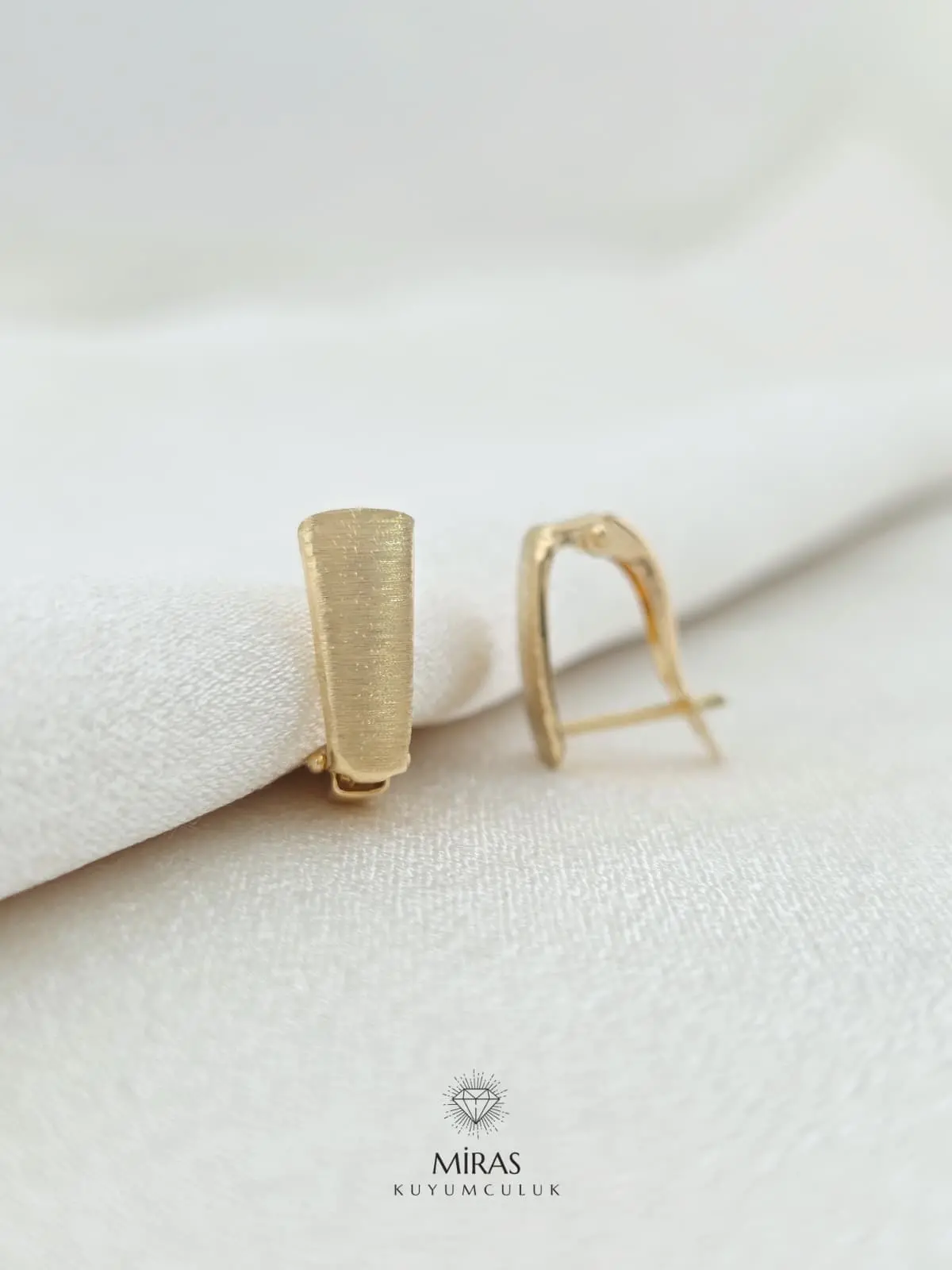 14 Ayar Altın - Taşsız Mat J Küpe - 14KP619