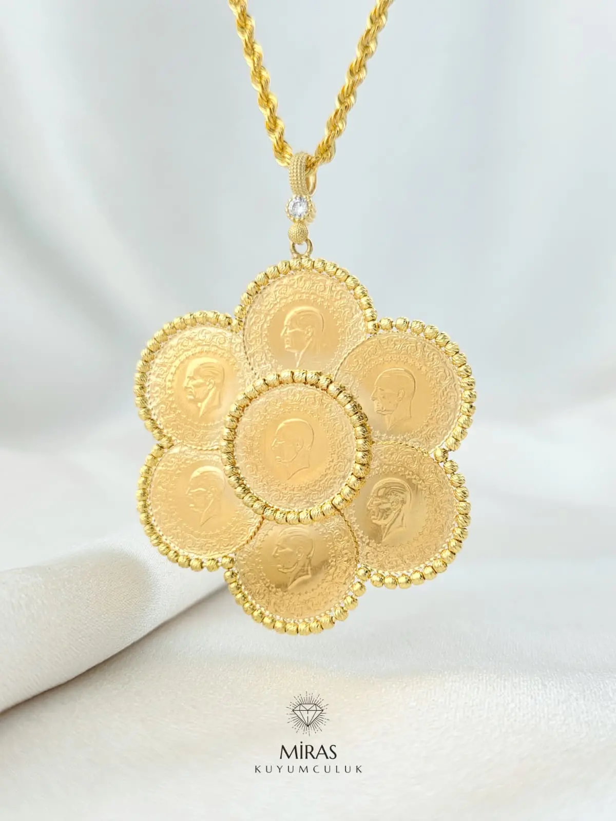 22 Ayar Yedi Çeyrekli Papatya Kolye Ucu - 14KU392