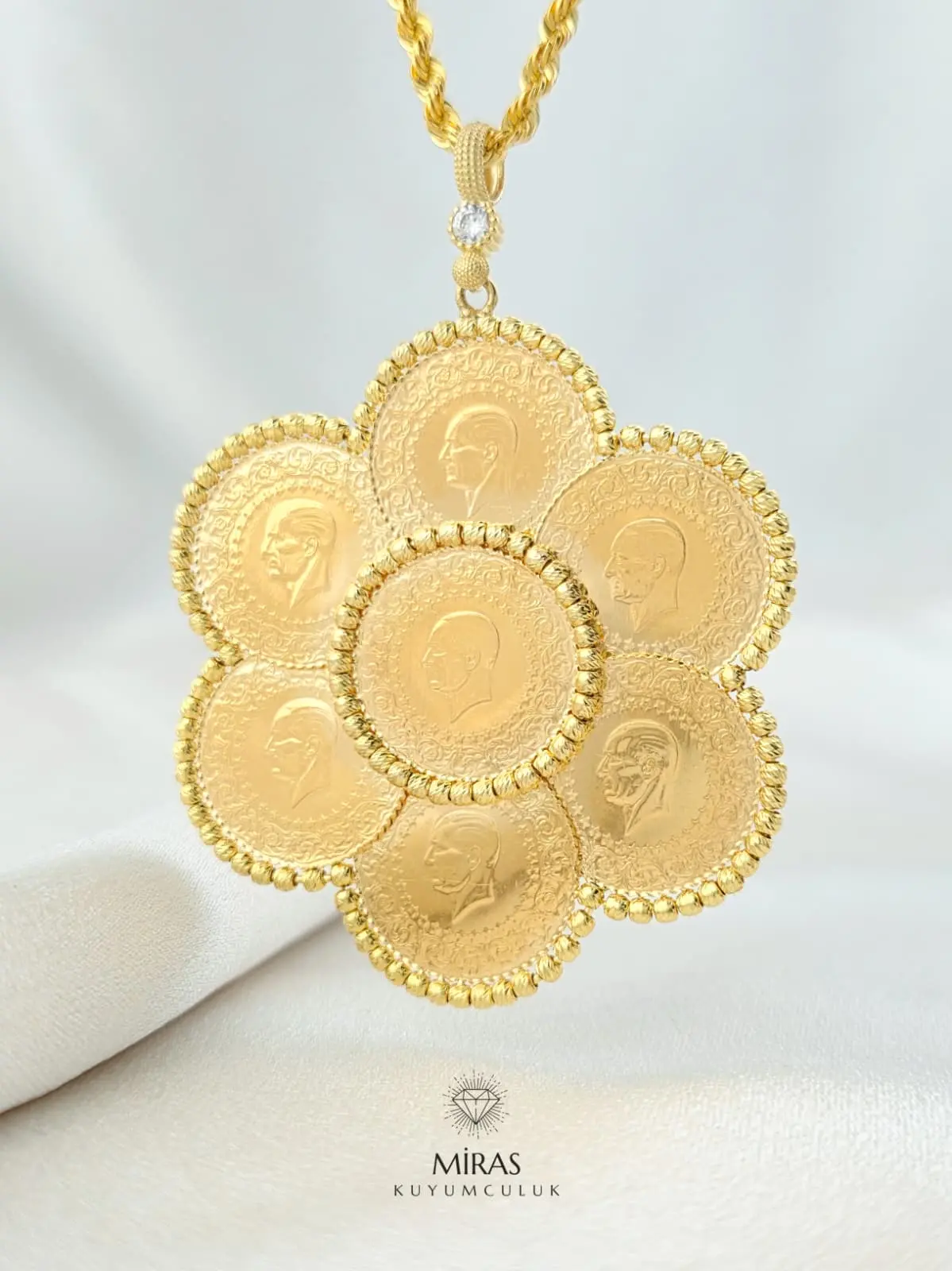 22 Ayar Yedi Çeyrekli Papatya Kolye Ucu - 14KU392