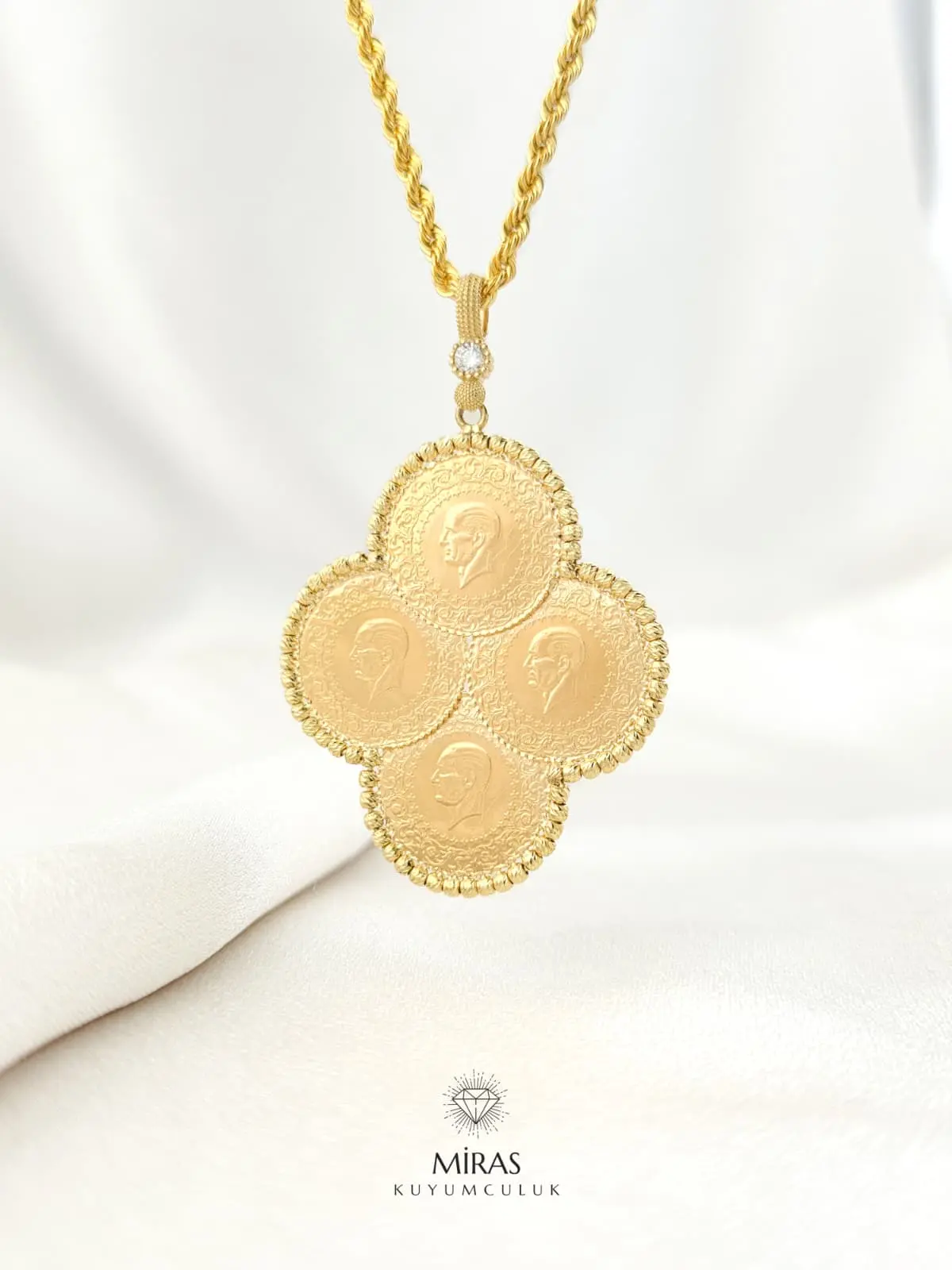 22 Ayar Dört Çeyrekli Papatya Kolye Ucu - 14KU393