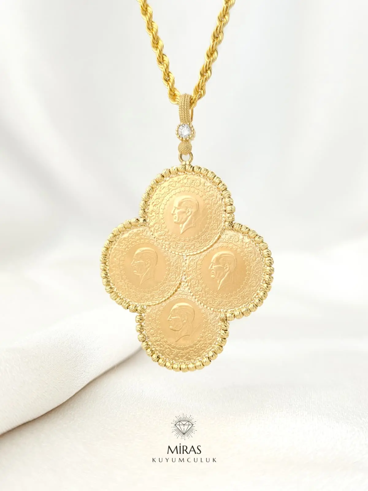 22 Ayar Dört Çeyrekli Papatya Kolye Ucu - 14KU393