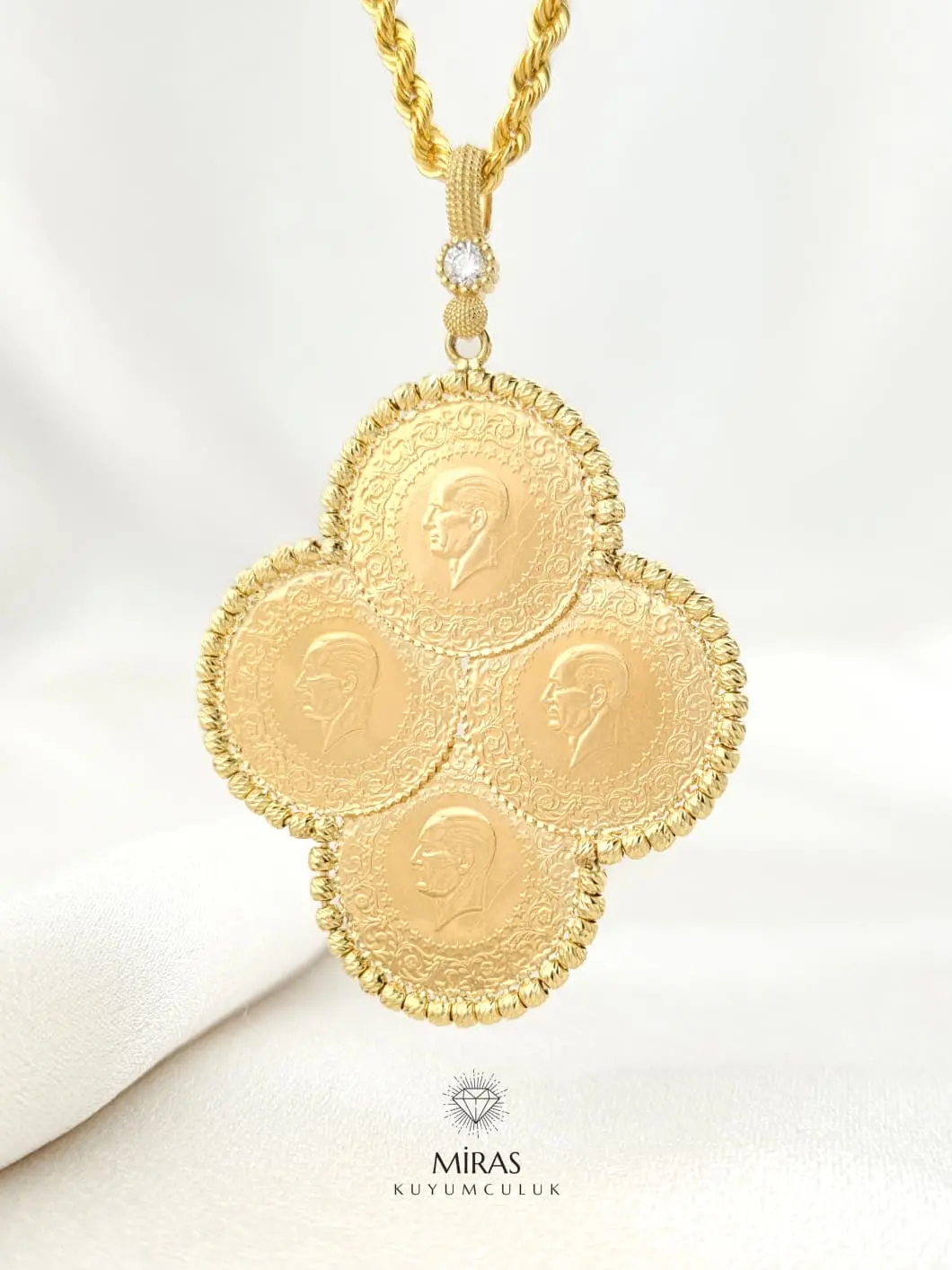 22 Ayar Dört Çeyrekli Papatya Kolye Ucu - 14KU393